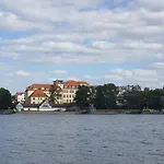 아파트 Martha - Ferienhaus, 3 Schlafzimmer, 2 Bis 6 Personen, S-bahn Nach Berlin, Strausseenaehe, Ruhige Lage 스트라우스베르크