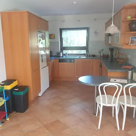 Martha - Ferienhaus, 3 Schlafzimmer, 2 Bis 6 Personen, S-bahn Nach Berlin, Strausseenaehe, Ruhige Lage Lägenhet