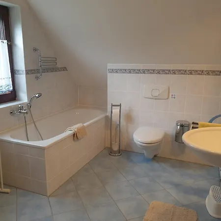 Martha - Ferienhaus, 3 Schlafzimmer, 2 Bis 6 Personen, S-bahn Nach Berlin, Strausseenaehe, Ruhige Lage Lägenhet