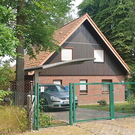 Apartment Martha - Ferienhaus, 3 Schlafzimmer, 2 Bis 8 Personen, S-bahn Nach Berlin, Strausseenaehe, Ruhige Lage