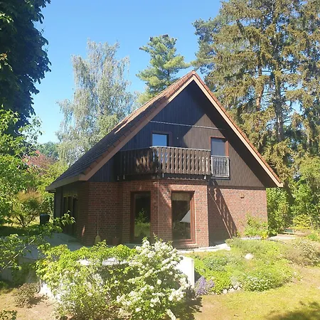Martha - Ferienhaus, 3 Schlafzimmer, 2 Bis 8 Personen, S-bahn Nach Berlin, Strausseenaehe, Ruhige Lage Apartment Strausberg