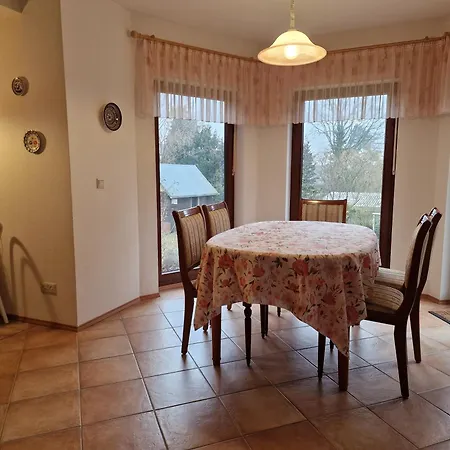 Martha - Ferienhaus, 3 Schlafzimmer, 2 Bis 6 Personen, S-bahn Nach Berlin, Strausseenaehe, Ruhige Lage Appartement *