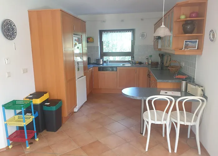 Martha - Ferienhaus, 3 Schlafzimmer, 2 Bis 6 Personen, S-bahn Nach Berlin, Strausseenaehe, Ruhige Lage Appartement